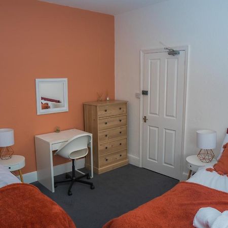 The Private Villa, Northampton Centre, 9 Beds, 5 Bedrooms, Sleeps 12 外观 照片