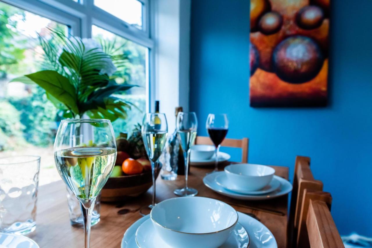 The Private Villa, Northampton Centre, 9 Beds, 5 Bedrooms, Sleeps 12 外观 照片