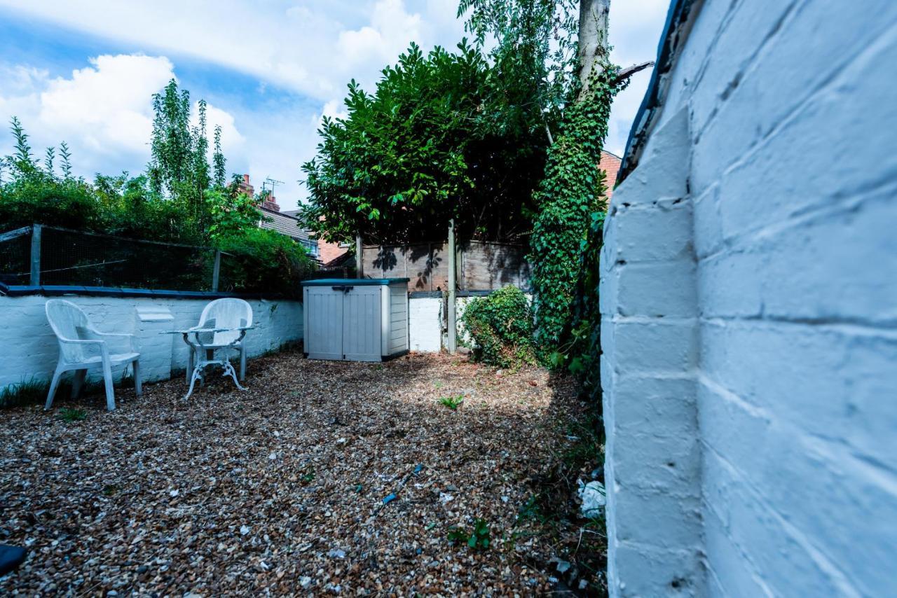 The Private Villa, Northampton Centre, 9 Beds, 5 Bedrooms, Sleeps 12 外观 照片