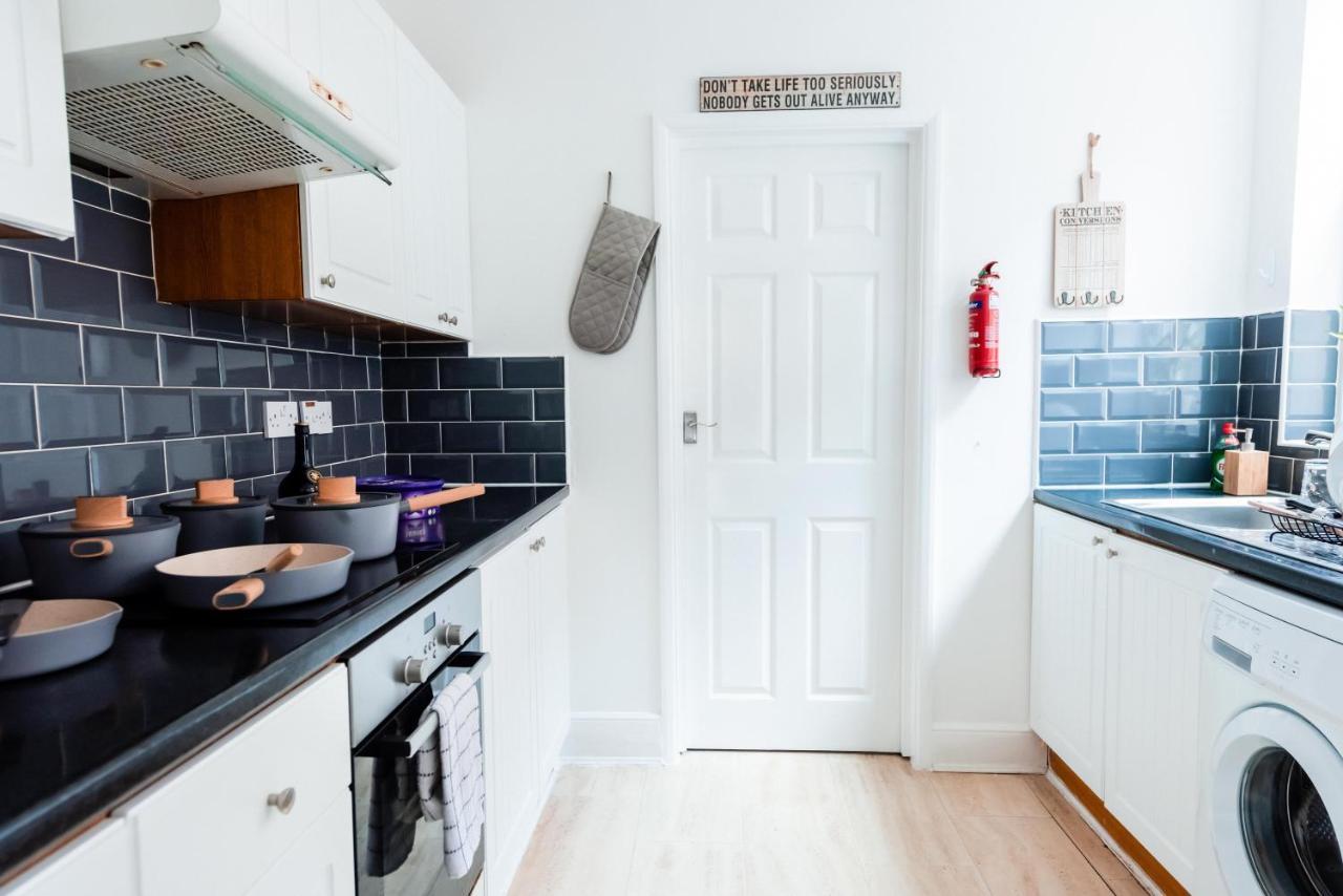 The Private Villa, Northampton Centre, 9 Beds, 5 Bedrooms, Sleeps 12 外观 照片