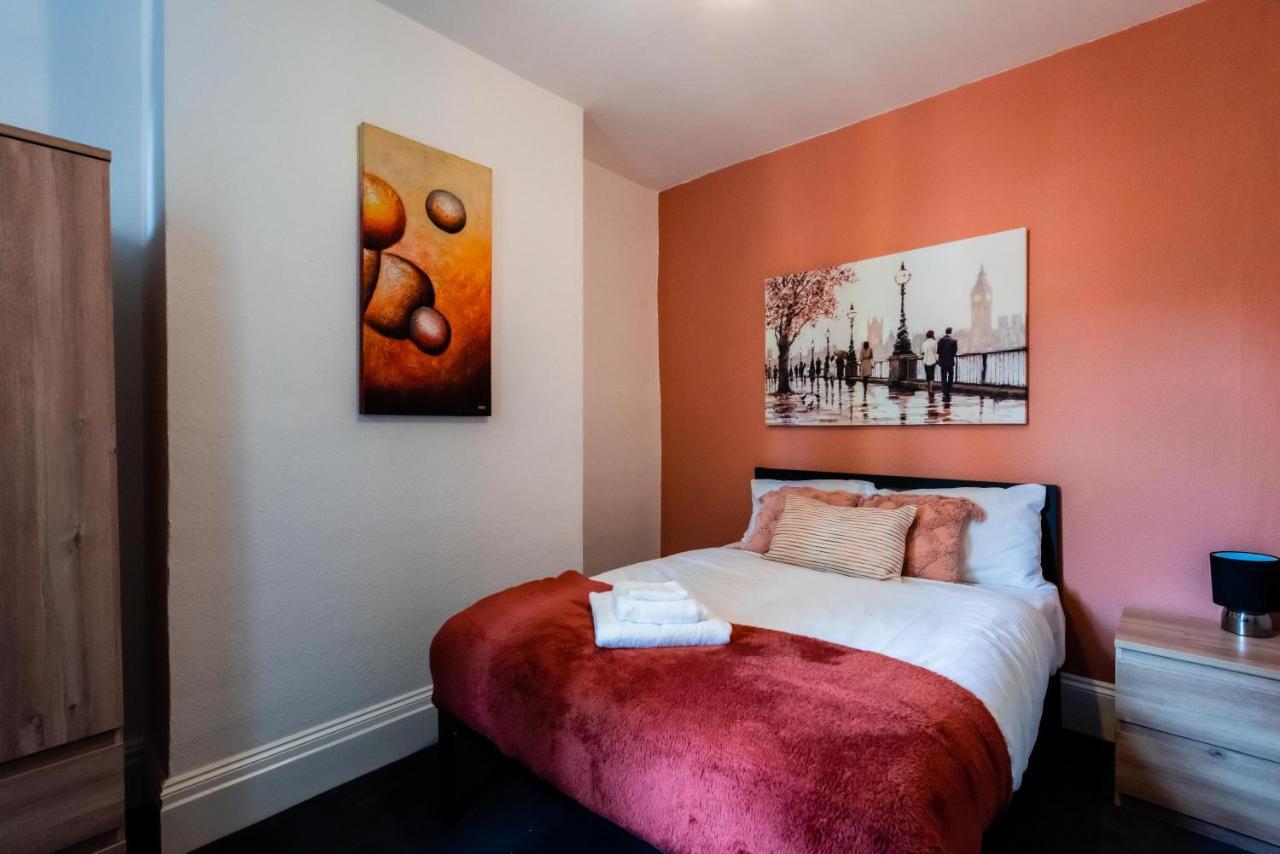 The Private Villa, Northampton Centre, 9 Beds, 5 Bedrooms, Sleeps 12 外观 照片