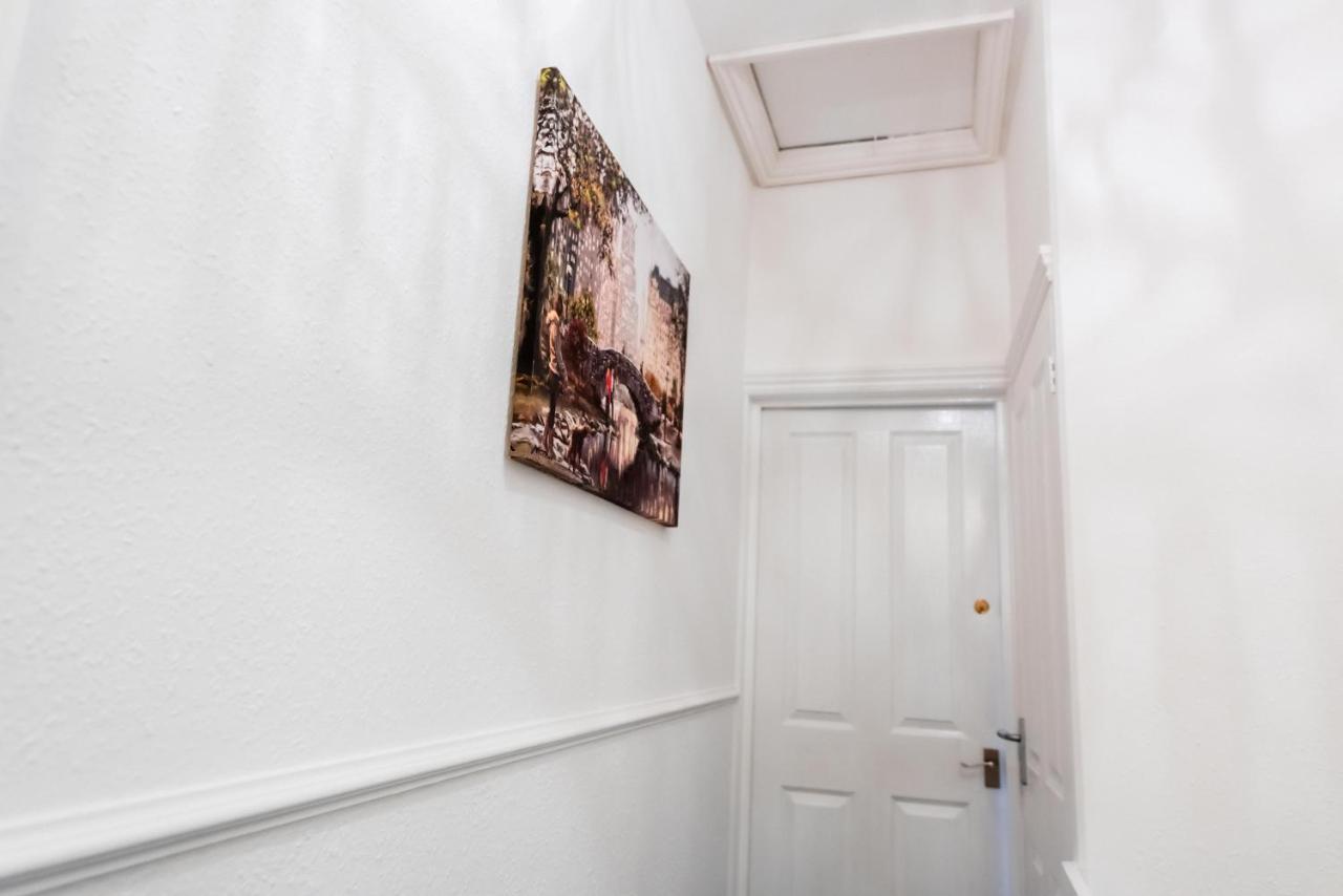 The Private Villa, Northampton Centre, 9 Beds, 5 Bedrooms, Sleeps 12 外观 照片