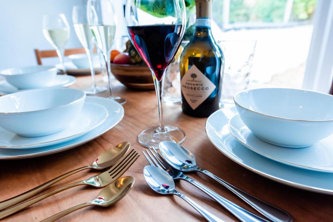 The Private Villa, Northampton Centre, 9 Beds, 5 Bedrooms, Sleeps 12 外观 照片