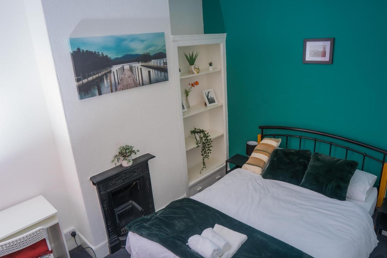 The Private Villa, Northampton Centre, 9 Beds, 5 Bedrooms, Sleeps 12 外观 照片