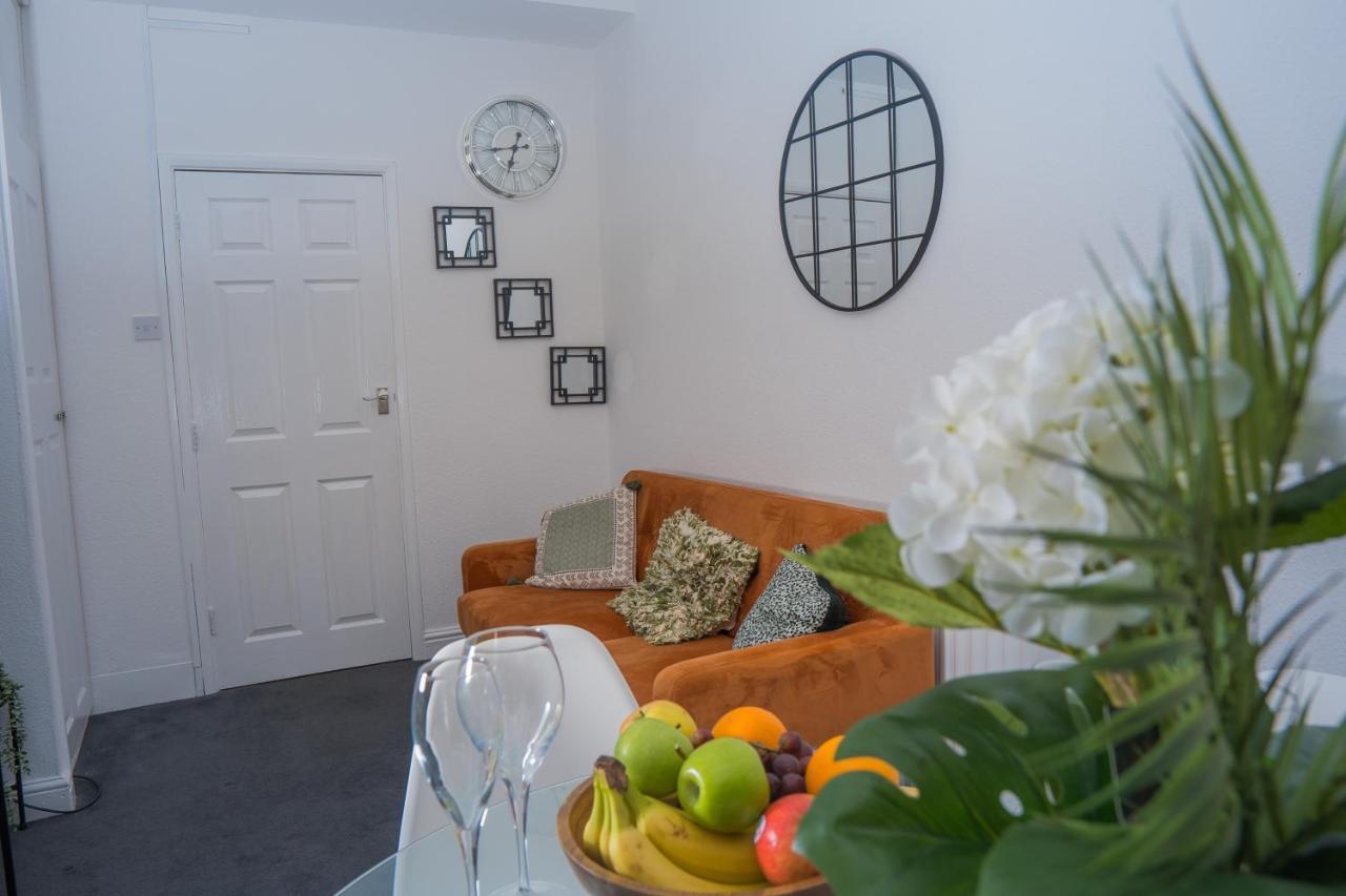 The Private Villa, Northampton Centre, 9 Beds, 5 Bedrooms, Sleeps 12 外观 照片