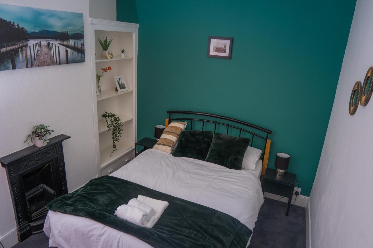 The Private Villa, Northampton Centre, 9 Beds, 5 Bedrooms, Sleeps 12 外观 照片