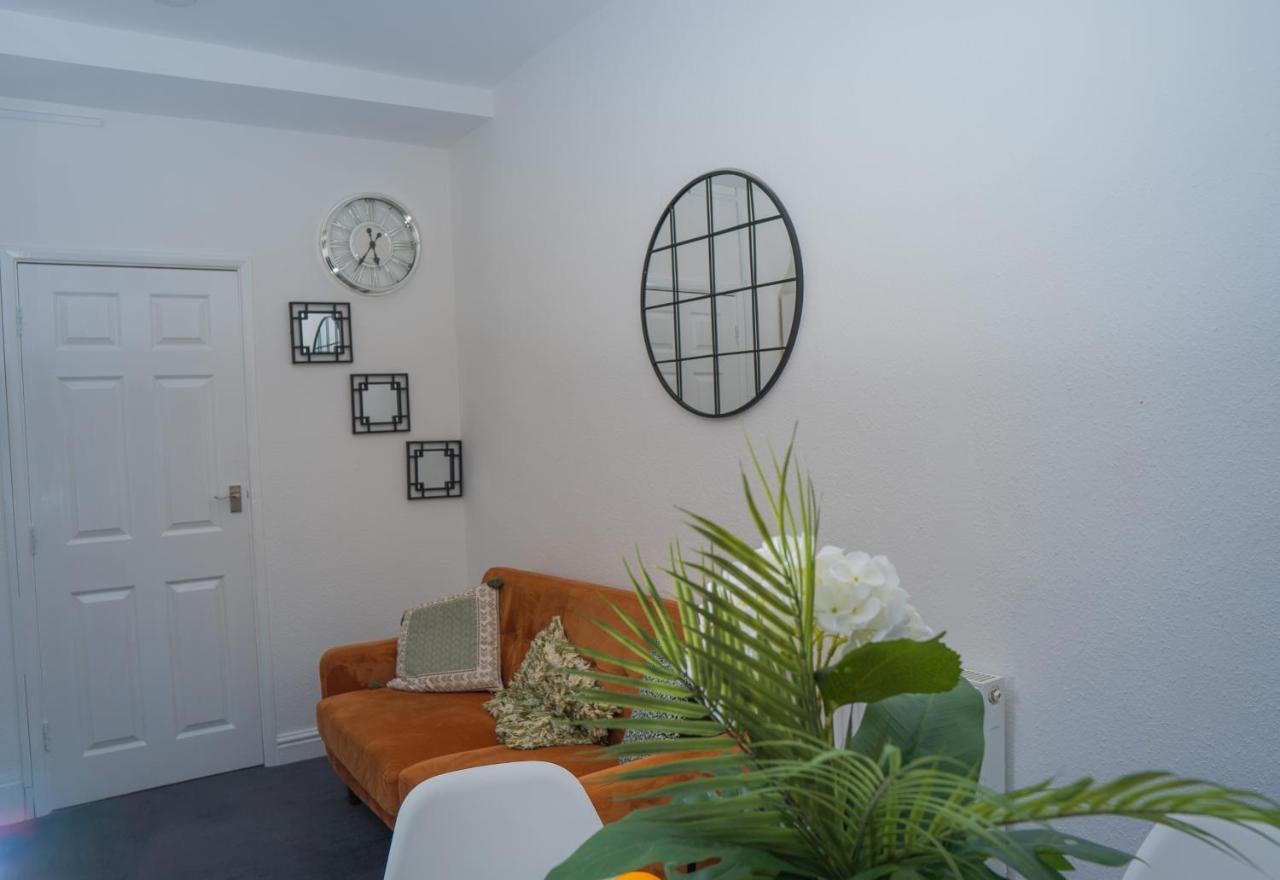 The Private Villa, Northampton Centre, 9 Beds, 5 Bedrooms, Sleeps 12 外观 照片