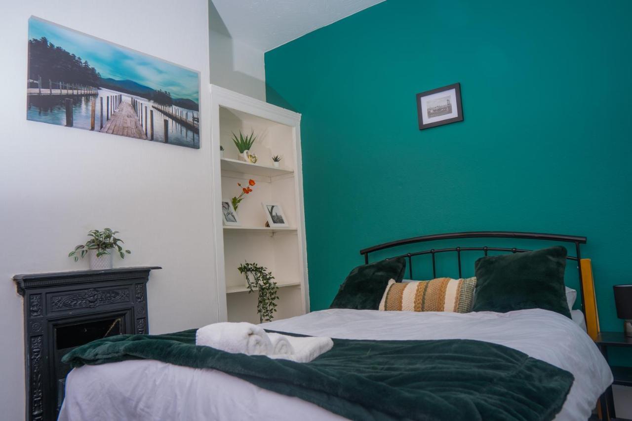 The Private Villa, Northampton Centre, 9 Beds, 5 Bedrooms, Sleeps 12 外观 照片