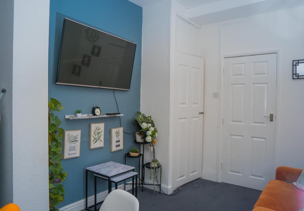 The Private Villa, Northampton Centre, 9 Beds, 5 Bedrooms, Sleeps 12 外观 照片