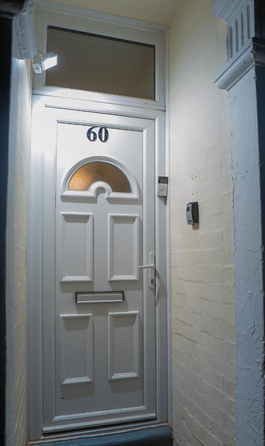 The Private Villa, Northampton Centre, 9 Beds, 5 Bedrooms, Sleeps 12 外观 照片